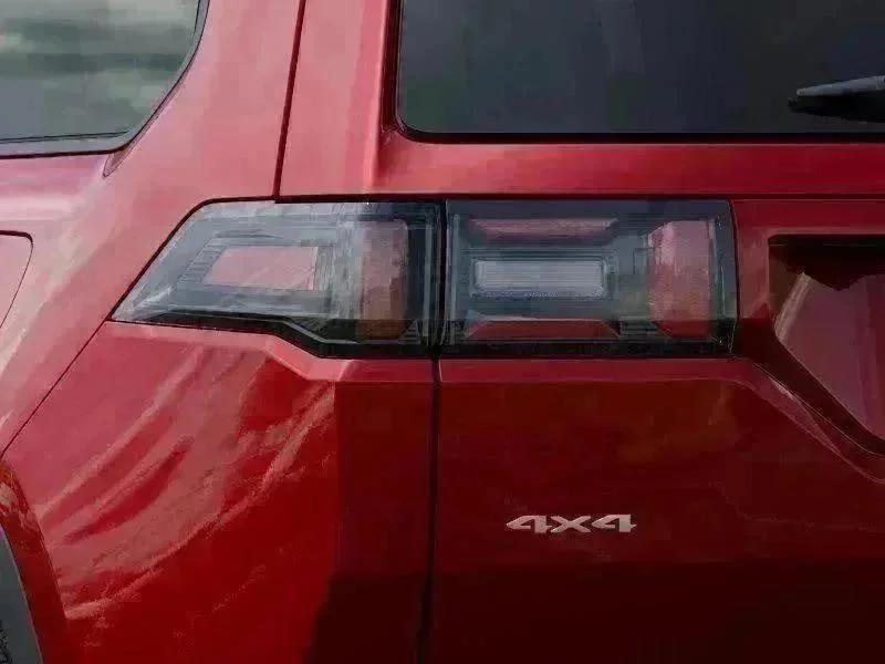 New 2026 Red Hot Pearl-Coat Exterior Paint Jeep Limited image 35