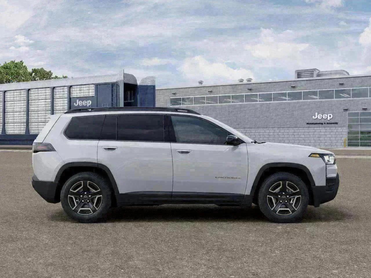 New 2026 Bright White Clear-Coat Exterior Paint Jeep Laredo image 21