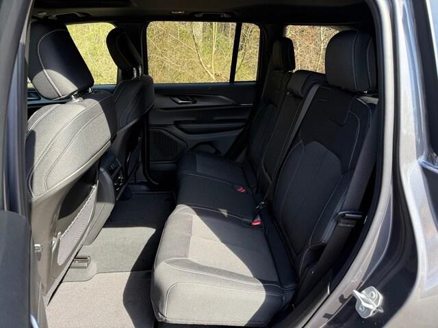 2026 Jeep Grand Cherokee Altitude 4x4
