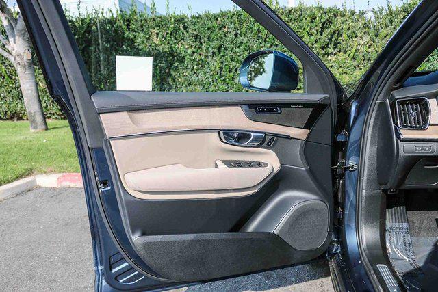 2026 Volvo XC90 Plug-In Hybrid Plus, T8 AWD, Electric/Gasoline, Bright, 7 Seats