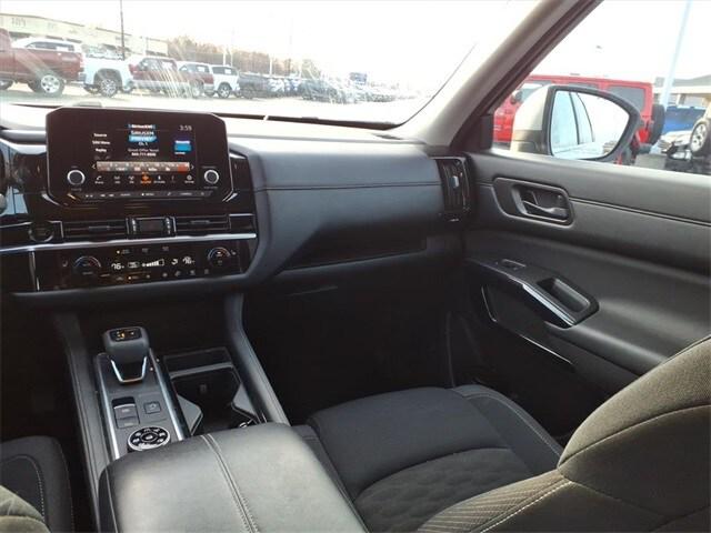 2025 Nissan Pathfinder SV 4WD