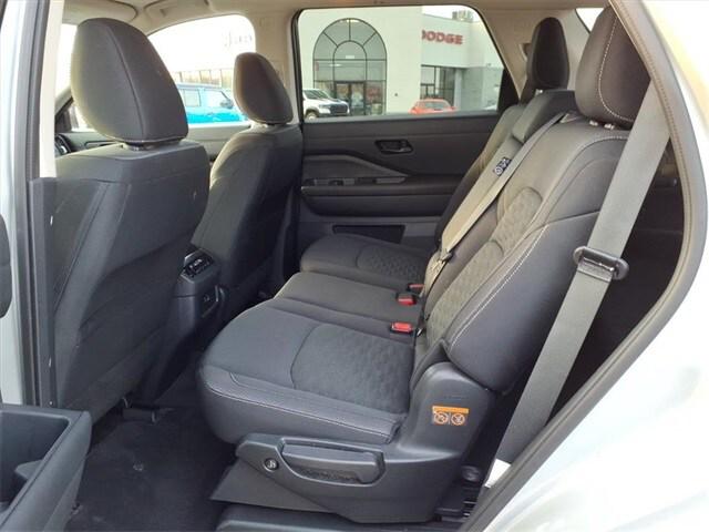2025 Nissan Pathfinder SV 4WD