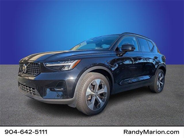 2023 Volvo XC40 B5 Plus Dark Theme