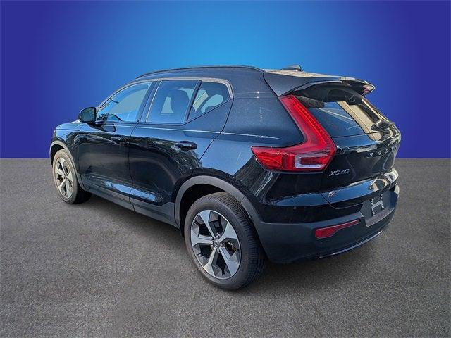 2023 Volvo XC40 B5 Plus Dark Theme