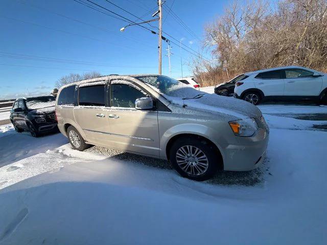 2014 Chrysler Town and Country Touring-L