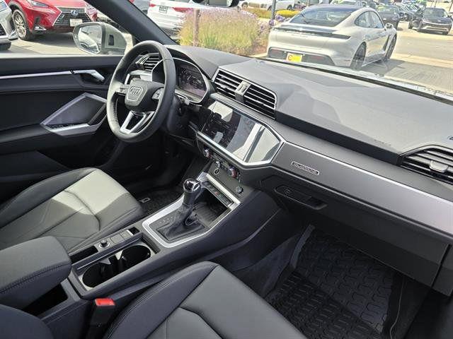 2025 Audi Q3 Premium 45 TFSI S line quattro Tiptronic