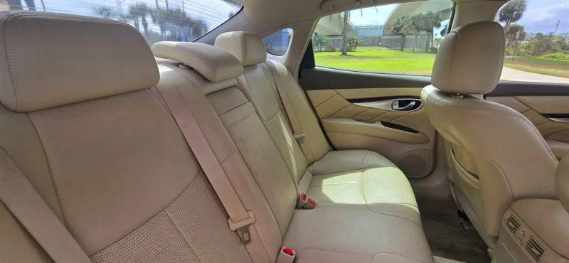 2012 INFINITI M37 M37