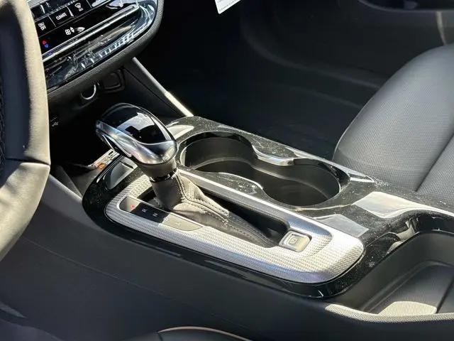 2026 Buick NV Avenir FWD