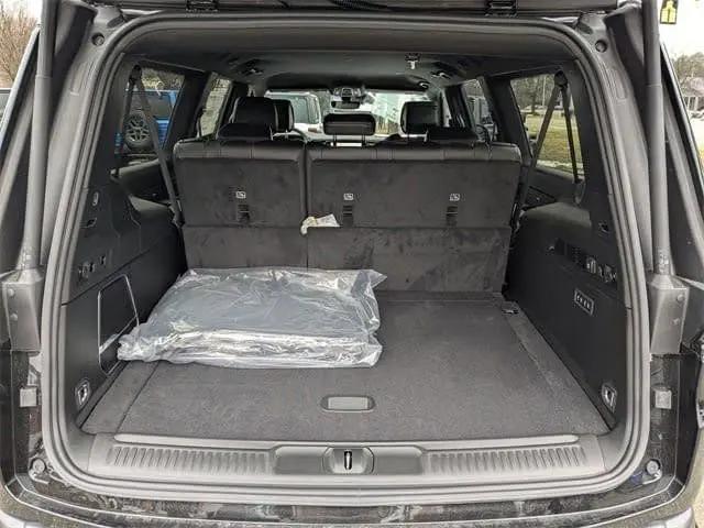 2026 Jeep Grand Wagoneer L 4x4