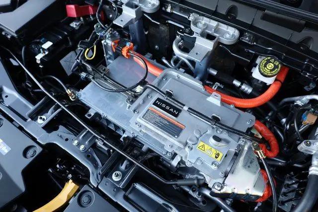 2026 Nissan LEAF PLATINUM+