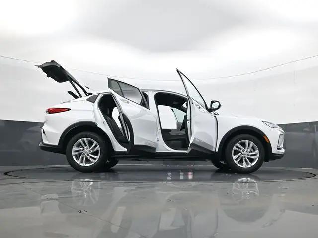 2026 Buick NV Preferred FWD