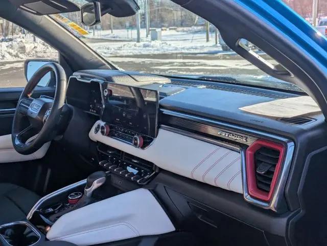 2023 GMC Canyon 4WD Crew Cab Short Box AT4X