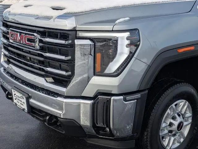 2026 GMC Sierra 2500HD Crew Cab, Standard Bed, SLE, 4WD