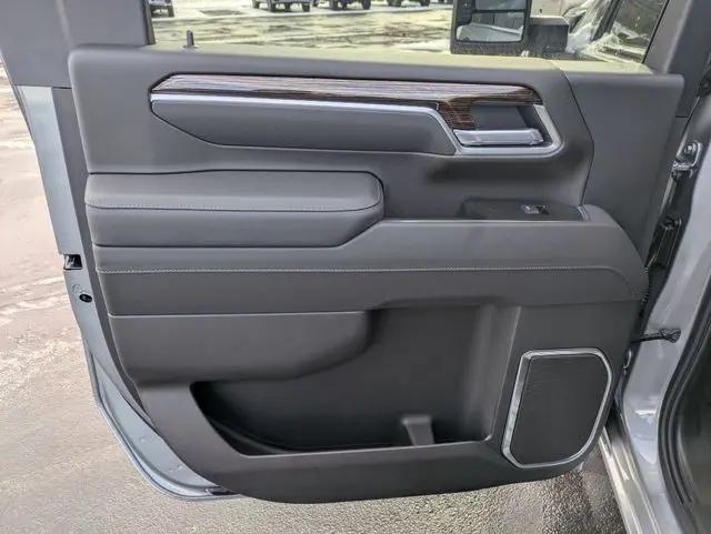2026 GMC Sierra 2500HD Crew Cab, Standard Bed, SLE, 4WD