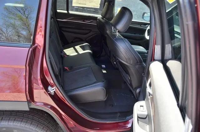 2026 Jeep Grand Cherokee Altitude 4x4