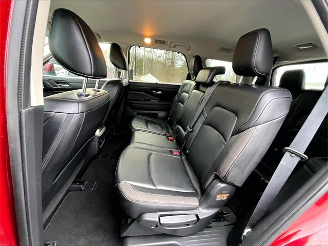 2023 Nissan Pathfinder SL 4WD