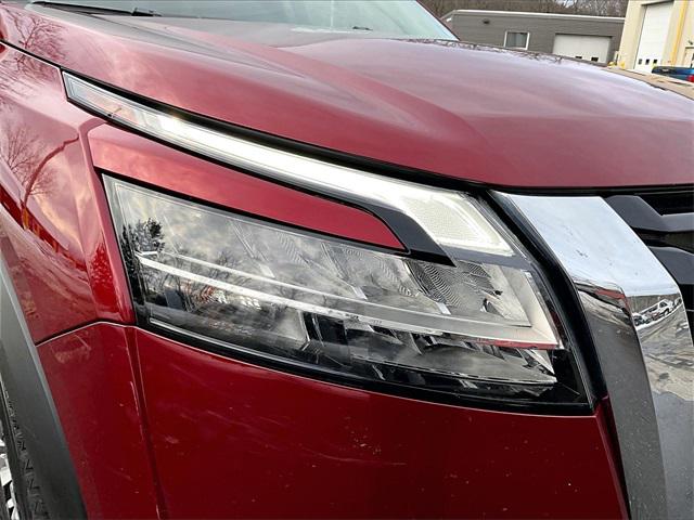 2023 Nissan Pathfinder SL 4WD