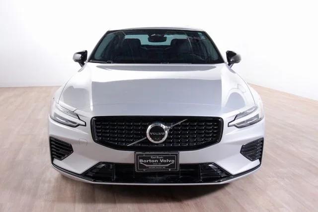 2023 Volvo S60 Recharge T8 Plus Dark Theme