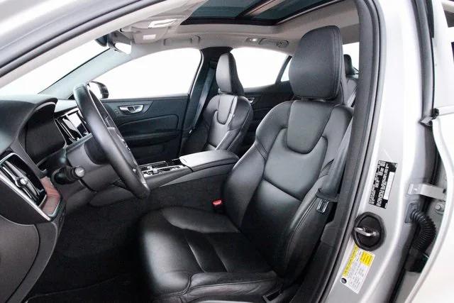 2023 Volvo S60 Recharge T8 Plus Dark Theme