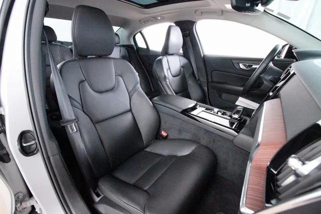 2023 Volvo S60 Recharge T8 Plus Dark Theme