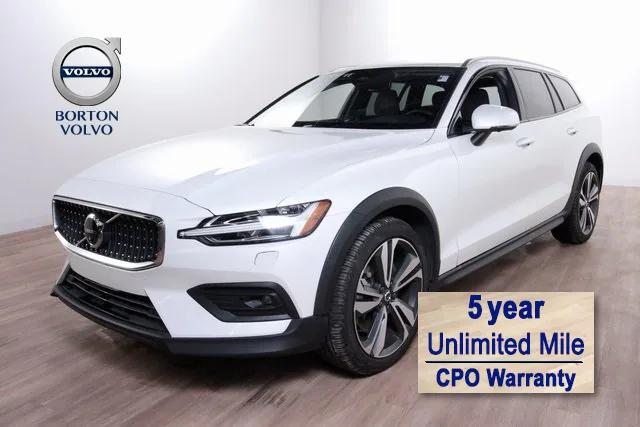 2025 Volvo V60 Cross Country Plus, B5 AWD Gas mild hybrid for sale in Golden Valley, MN