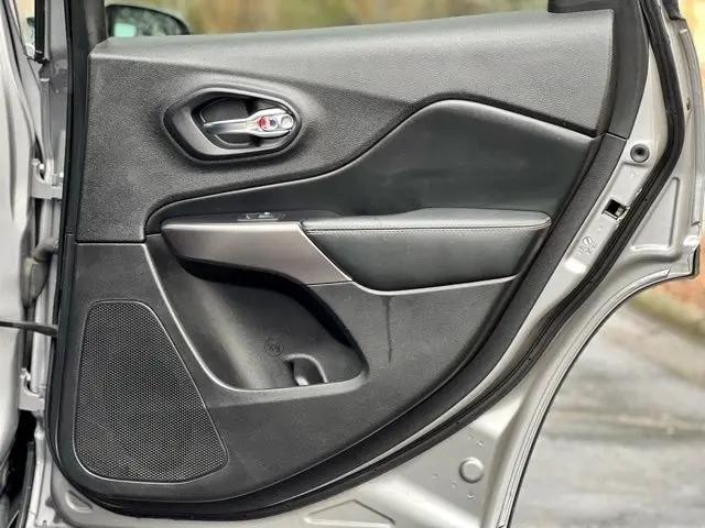 2019 Jeep Cherokee Limited FWD