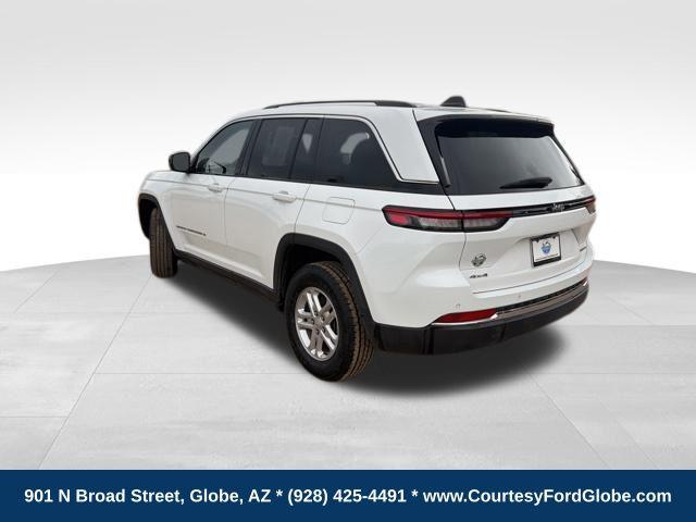 2023 Jeep Grand Cherokee Laredo 4x4