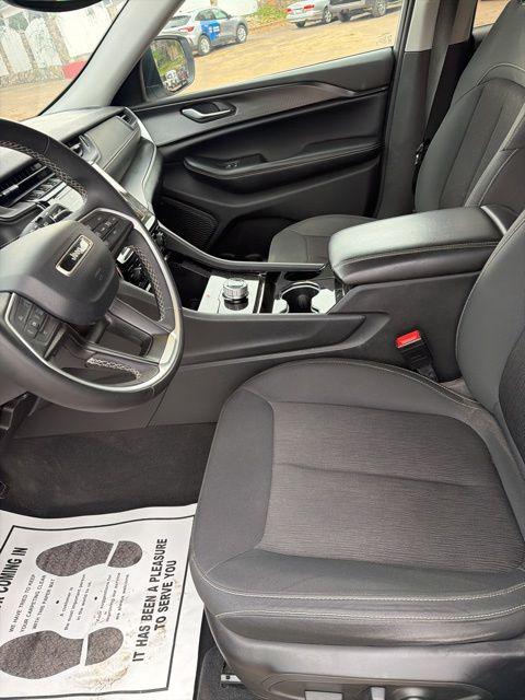 2023 Jeep Grand Cherokee Laredo 4x4