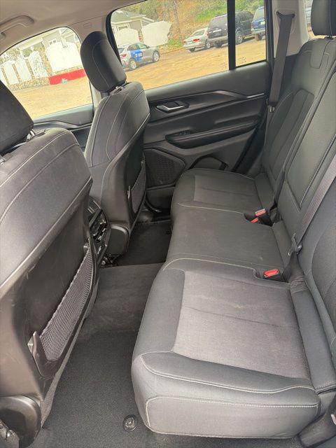 2023 Jeep Grand Cherokee Laredo 4x4