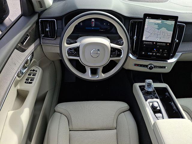 2026 Volvo XC90 Ultra Dark Theme, B6 AWD Gas (mild hybrid), Gasoline, 7 Seats