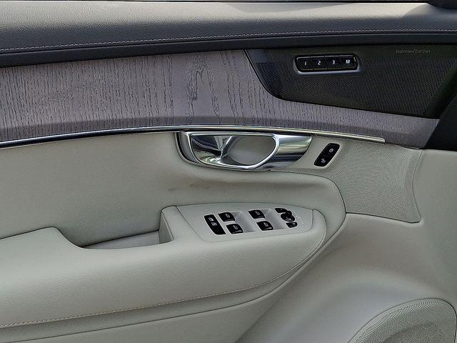 2026 Volvo XC90 Ultra Dark Theme, B6 AWD Gas (mild hybrid), Gasoline, 7 Seats