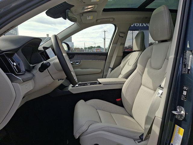 2026 Volvo XC90 Ultra Dark Theme, B6 AWD Gas (mild hybrid), Gasoline, 7 Seats