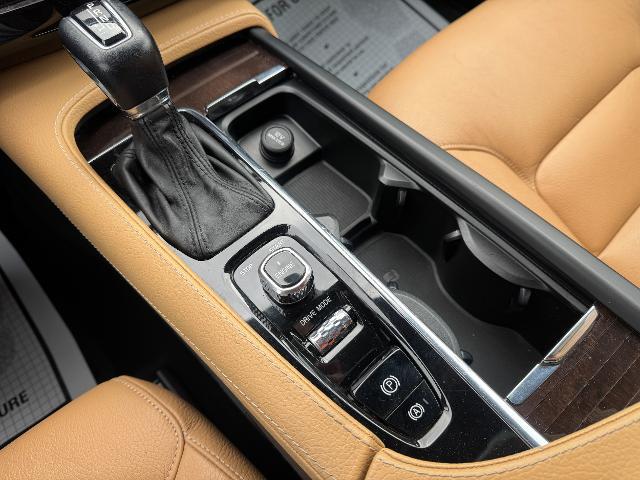 2017 Volvo XC90 T6 Momentum