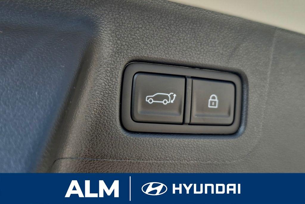 New 2026 White HYUNDAI SE image 9