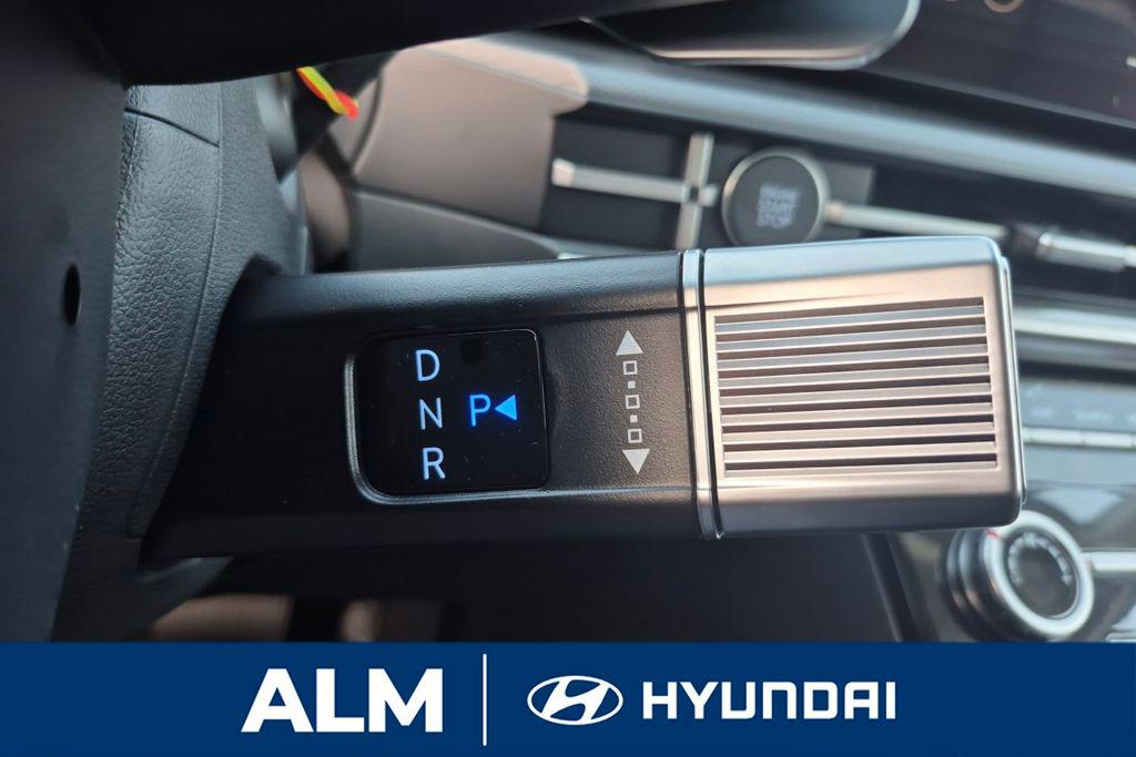 New 2026 White HYUNDAI SE image 29