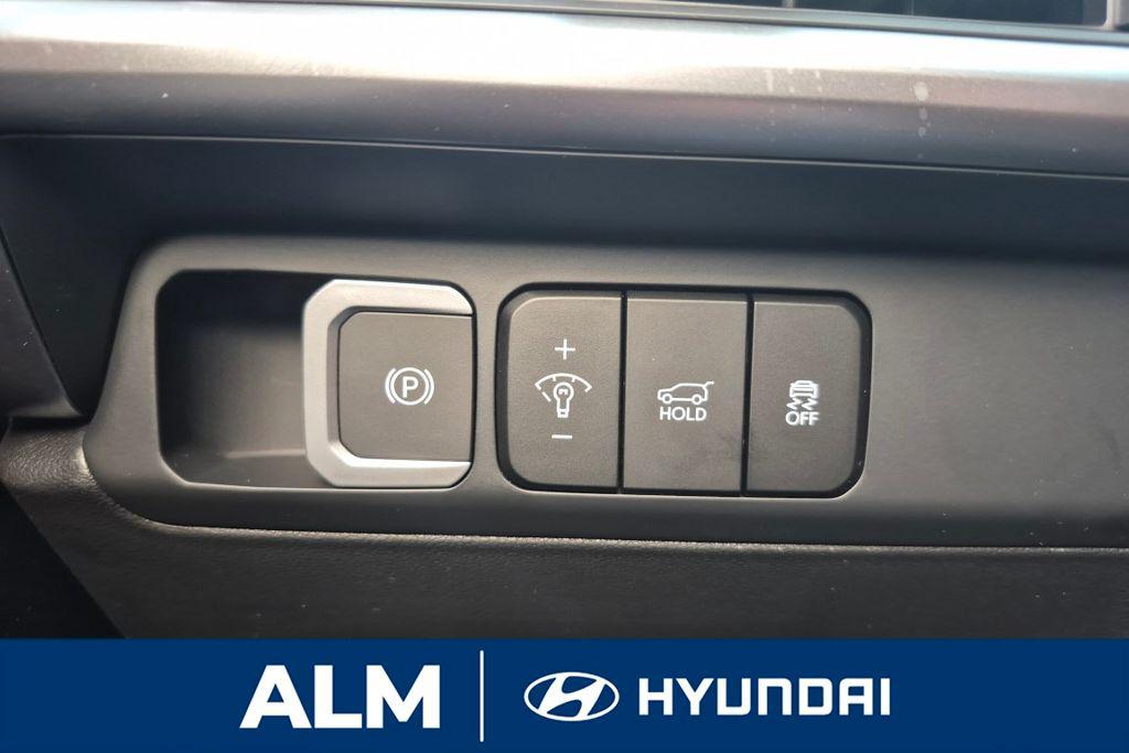 New 2026 White HYUNDAI SE image 32