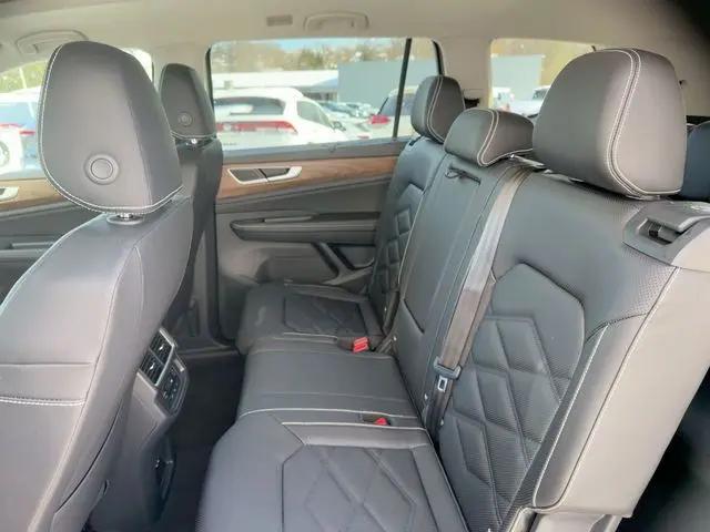 2026 Volkswagen Atlas SE with Technology