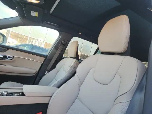 2026 Volvo XC90 Plus, B5 AWD Gas (mild hybrid), Gasoline, Bright, 7 Seats