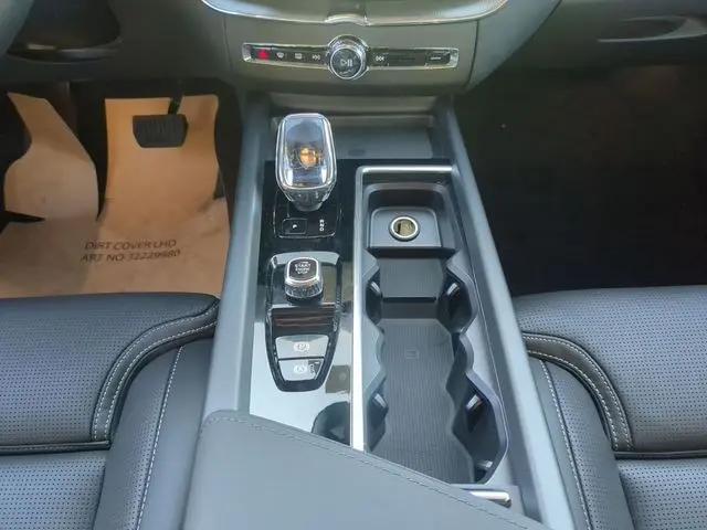 2026 Volvo XC60 Plug-In Hybrid Black Edition Ultra, T8 AWD Electric/Gasoline, Dark