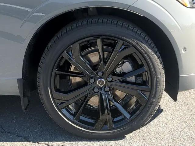 2026 Volvo XC60 Plug-In Hybrid Black Edition Ultra, T8 AWD Electric/Gasoline, Dark