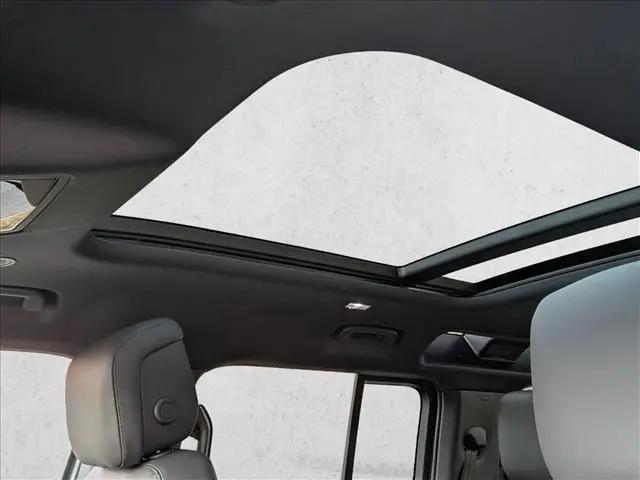 2026 Land Rover Defender P400 X-Dynamic SE