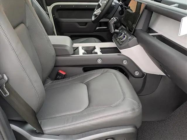 2026 Land Rover Defender P400 X-Dynamic SE