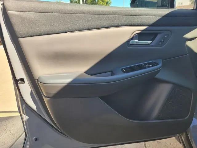 2026 Nissan LEAF PLATINUM+
