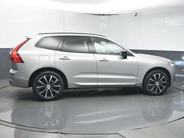 2023 Volvo XC60 B5 Plus Dark Theme