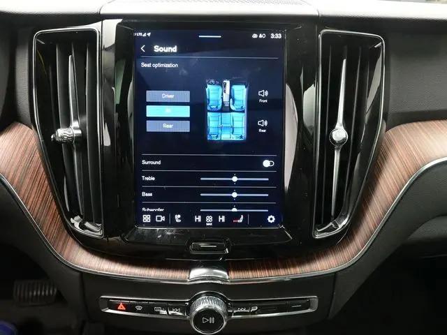 2023 Volvo XC60 B5 Plus Dark Theme