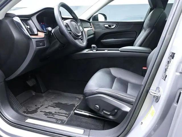 2023 Volvo XC60 B5 Plus Dark Theme