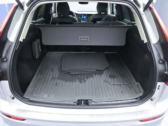 2023 Volvo XC60 B5 Plus Dark Theme