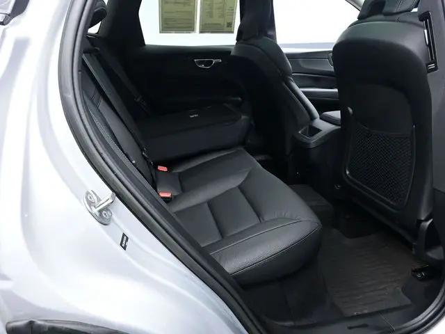 2023 Volvo XC60 B5 Plus Dark Theme