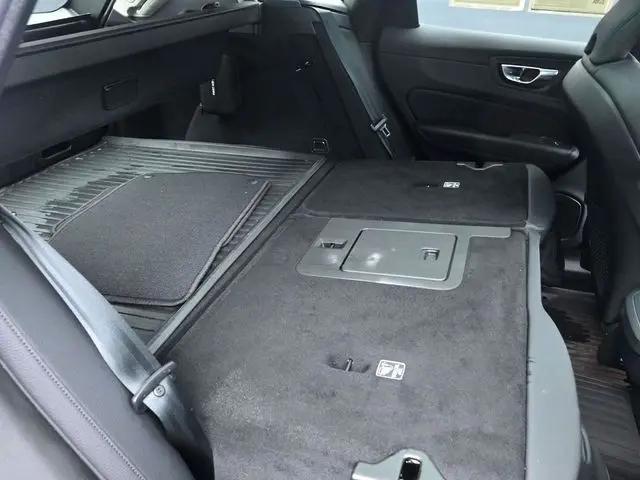 2023 Volvo XC60 B5 Plus Dark Theme