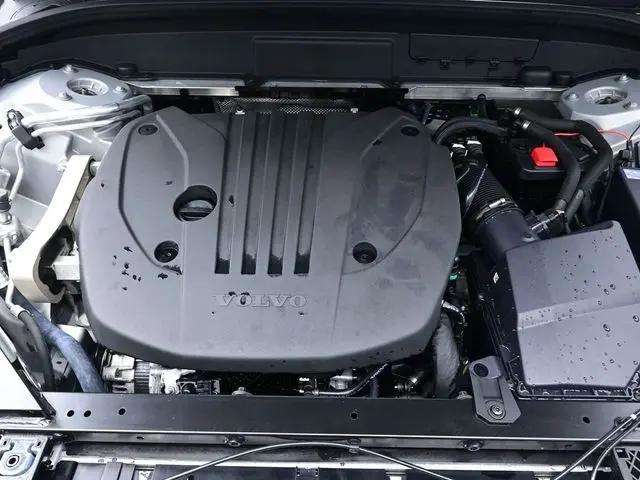 2023 Volvo XC60 B5 Plus Dark Theme